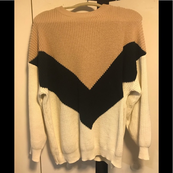 Sweaters - Beige Black & White Chevron Print Sweater